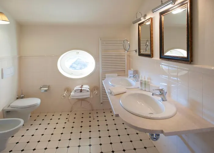 Corte Gondina Boutique La Morra